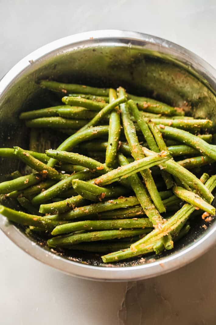seasoned green beans in metal bowl