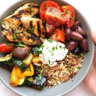 Greek Chicken Souvlaki Bowls with Roasted Vegetables - Simple marinated chicken served in a bowl with roasted veggies and topped with tzatziki sauce. Serve it with rice or pita bread! #mealprep #chickensouvlaki #greekchicken | Littlespicejar.com