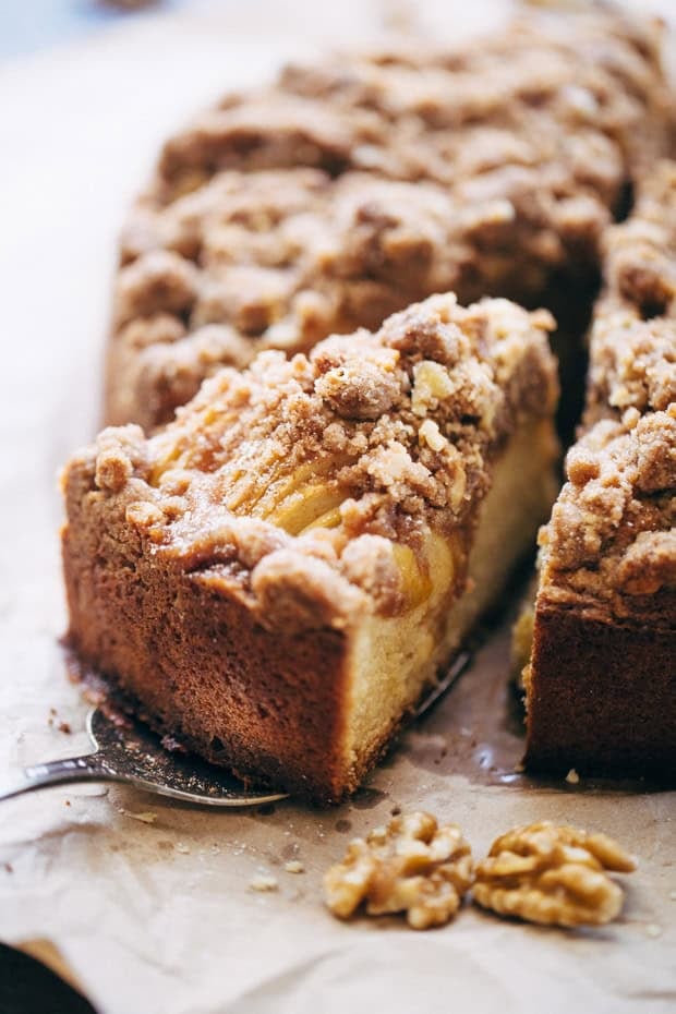 Cinnamon Apple Crumb Cake