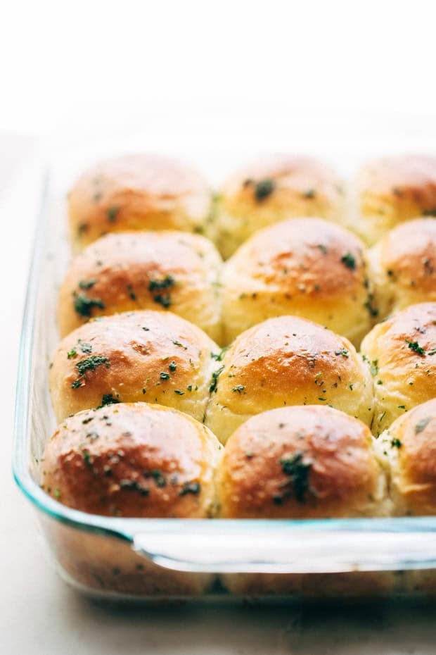 One Hour Garlic Herb Soft Dinner Rolls