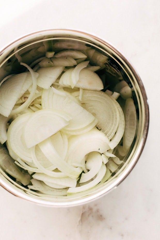 sliced onions in bowl