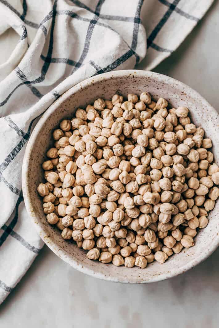 dry garbanzo beans in speckled bowl
