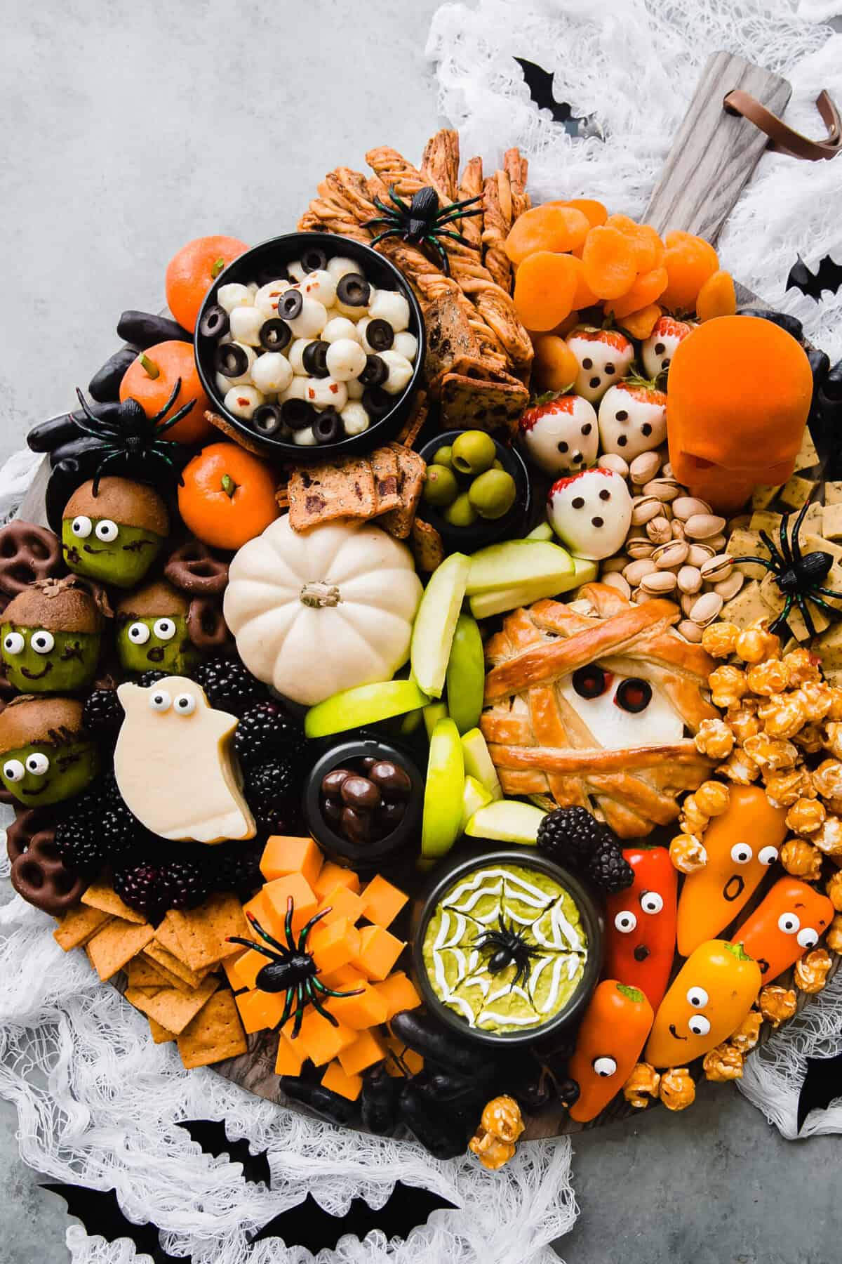 How to Make a Halloween Snack Board (aka Char'Boo'terie Board) | Little ...