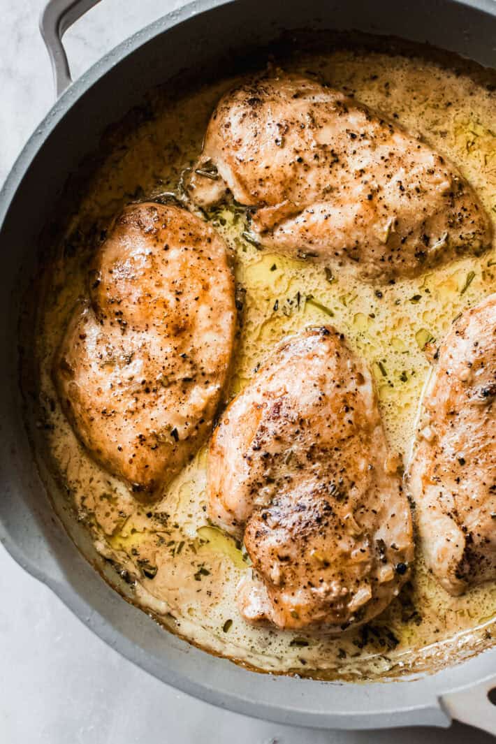 chicken au poivre in skillet